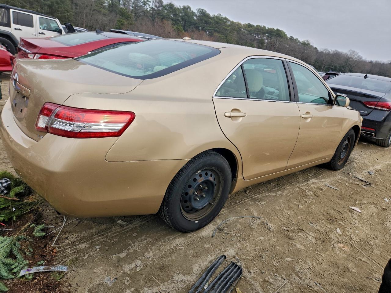 2010 TOYOTA CAMRY BASE photo 3