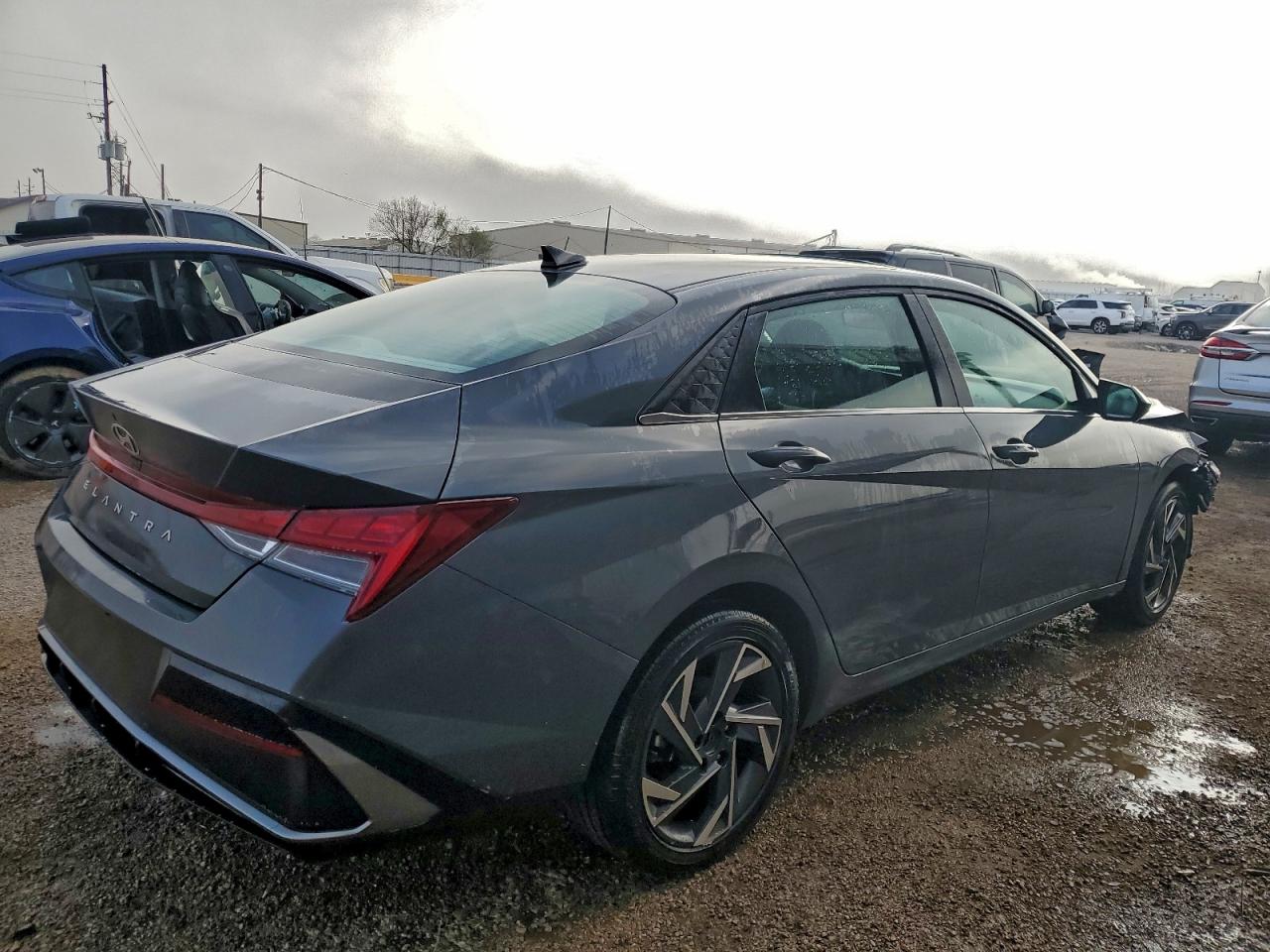 2025 HYUNDAI ELANTRA SEL photo 3