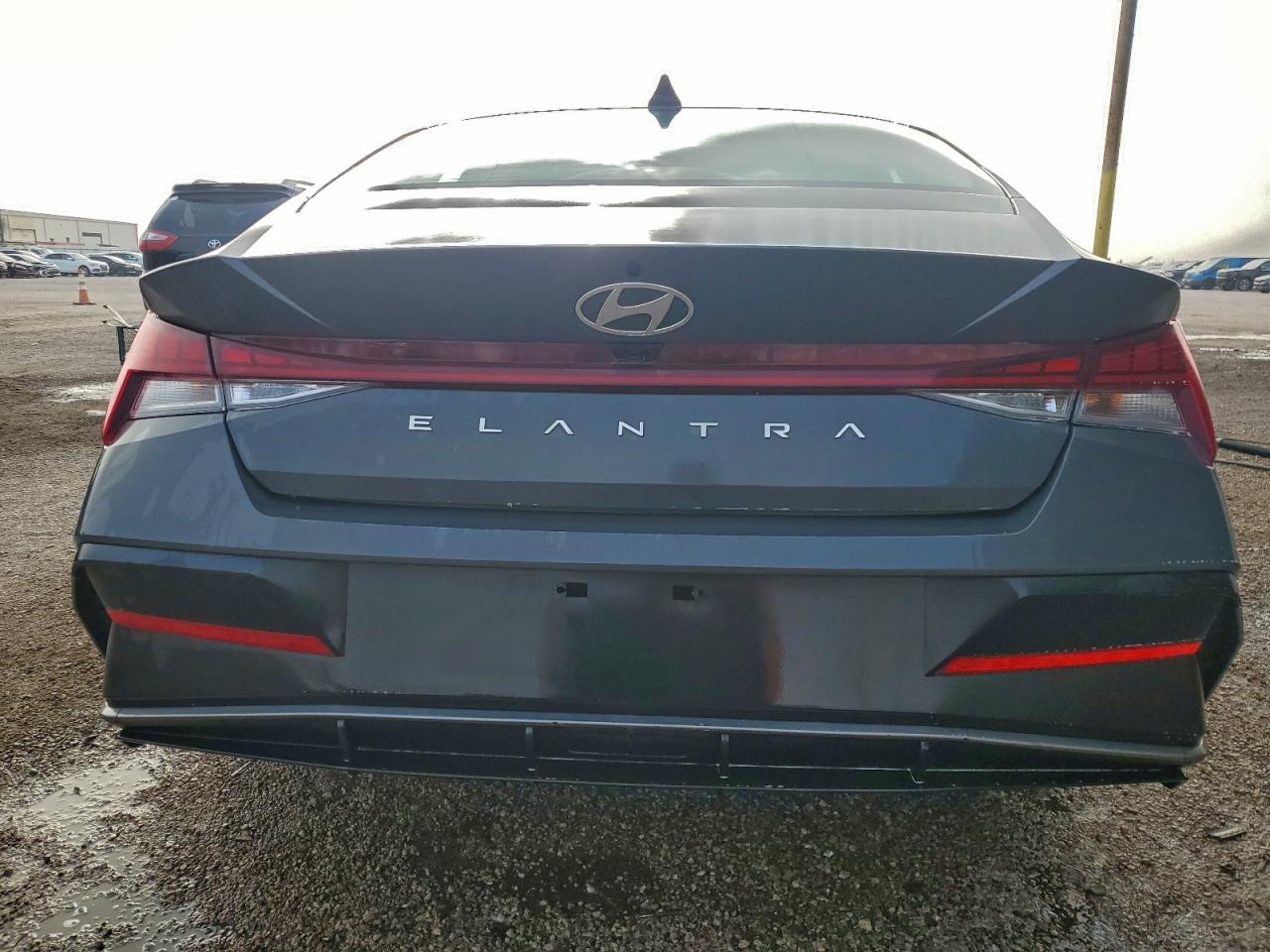 2025 HYUNDAI ELANTRA SEL photo 6