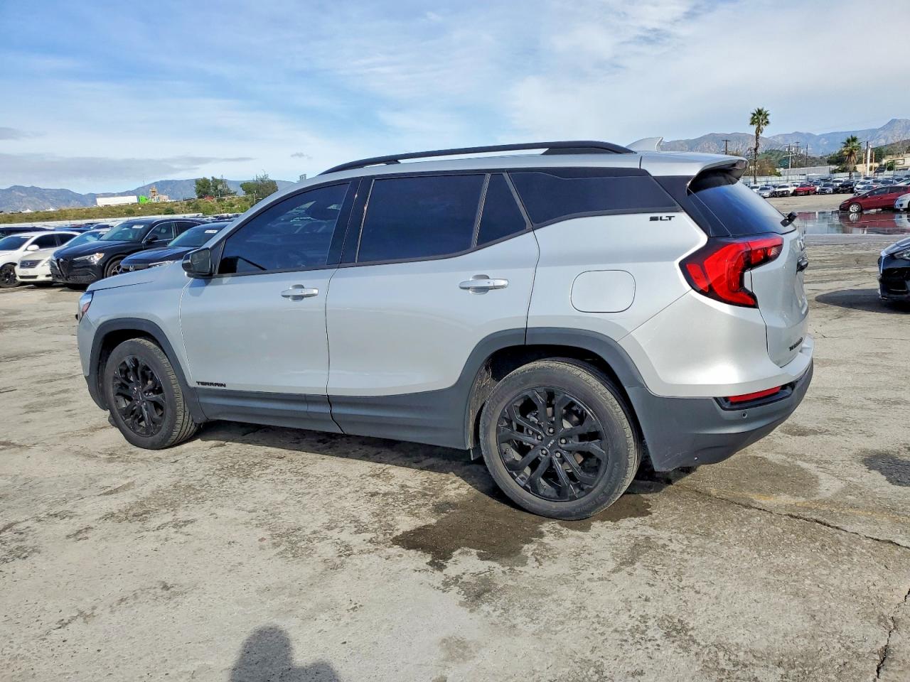 2020 GMC TERRAIN SLT photo 3