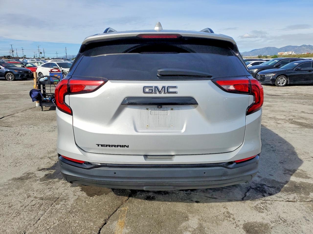 2020 GMC TERRAIN SLT photo 11