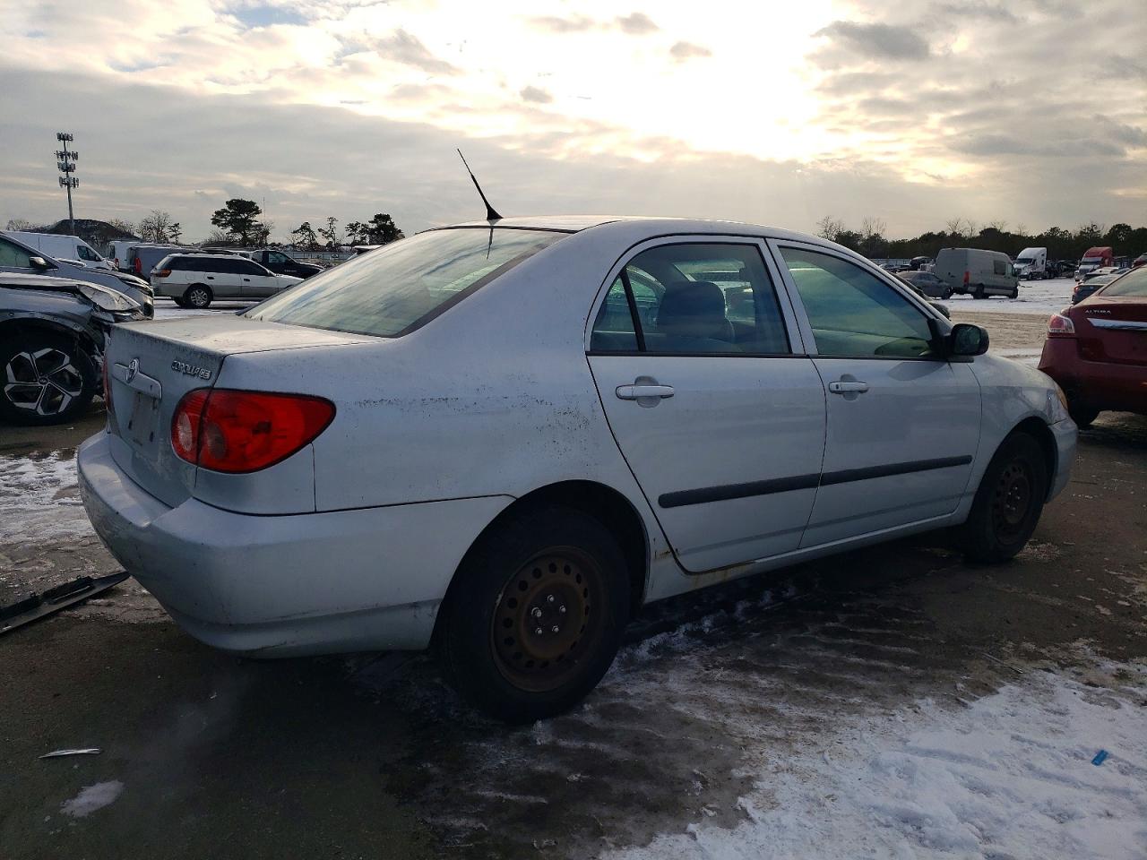 2005 TOYOTA COROLLA photo 3
