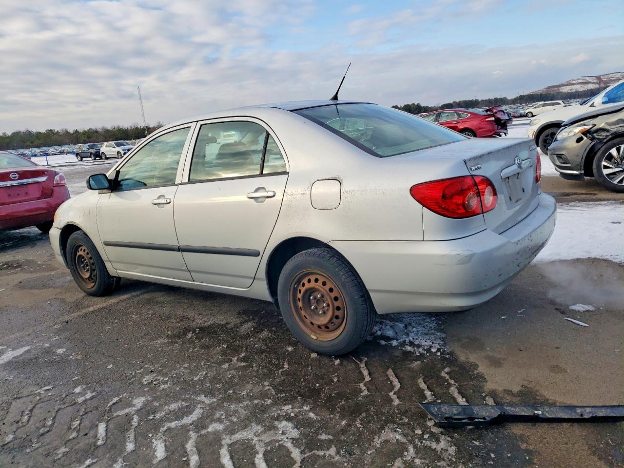 2005 TOYOTA COROLLA photo 2