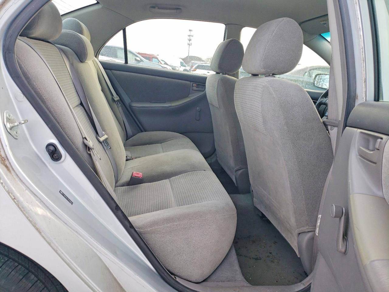 2005 TOYOTA COROLLA photo 10
