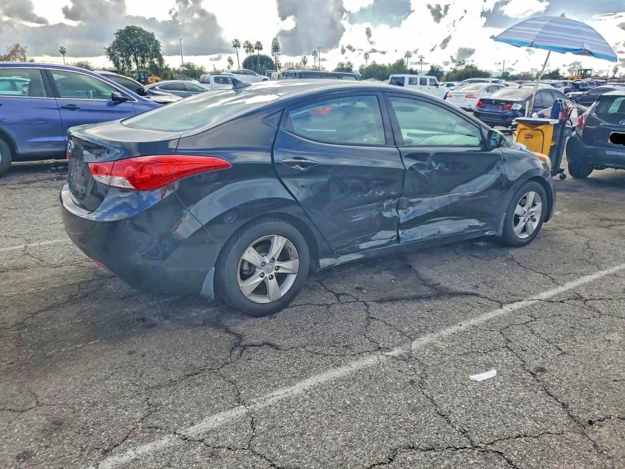 2013 HYUNDAI ELANTRA GLS photo 3
