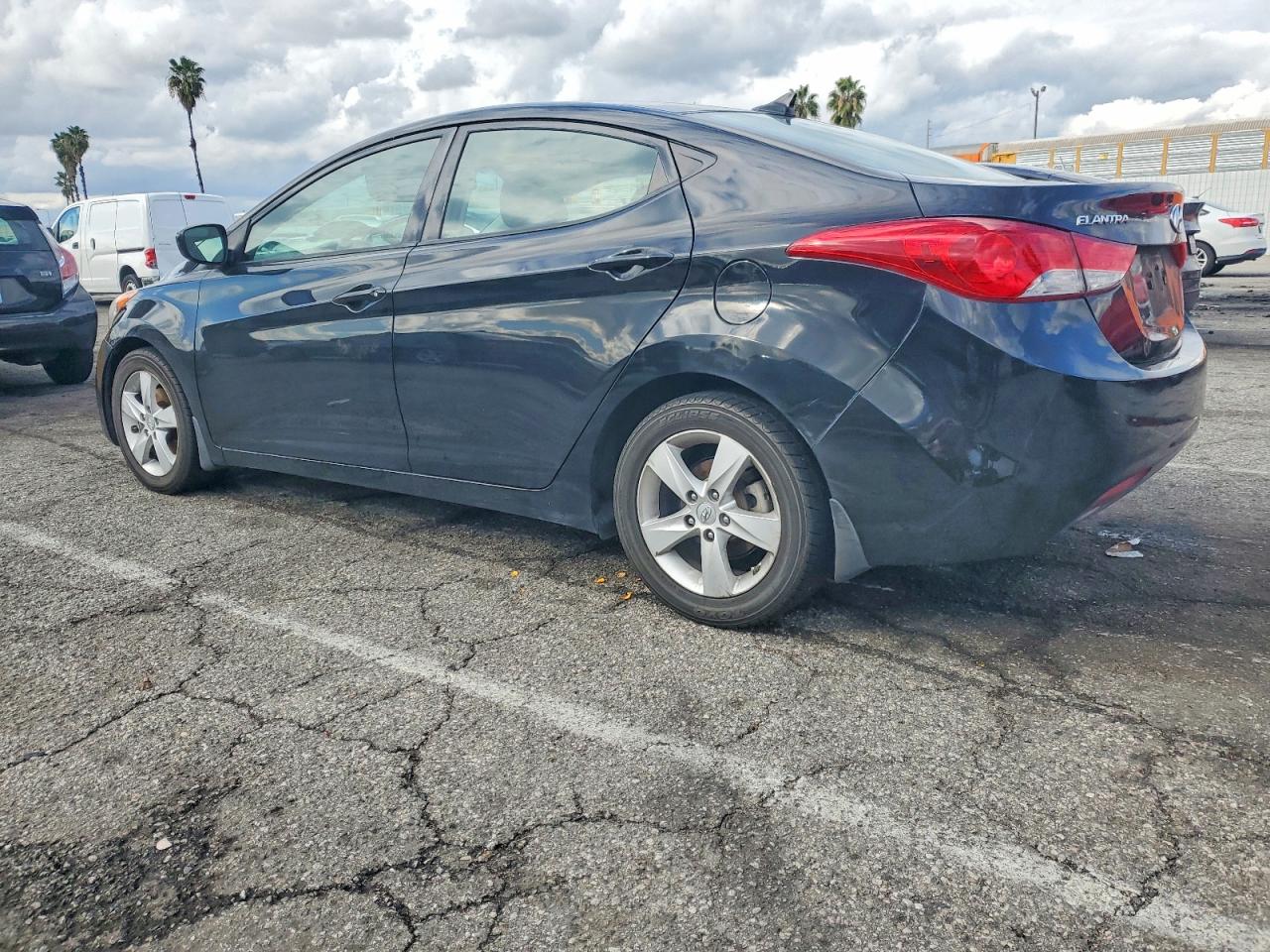 2013 HYUNDAI ELANTRA GLS photo 2