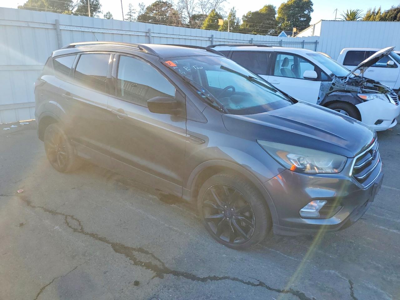 2017 FORD ESCAPE SE photo 4
