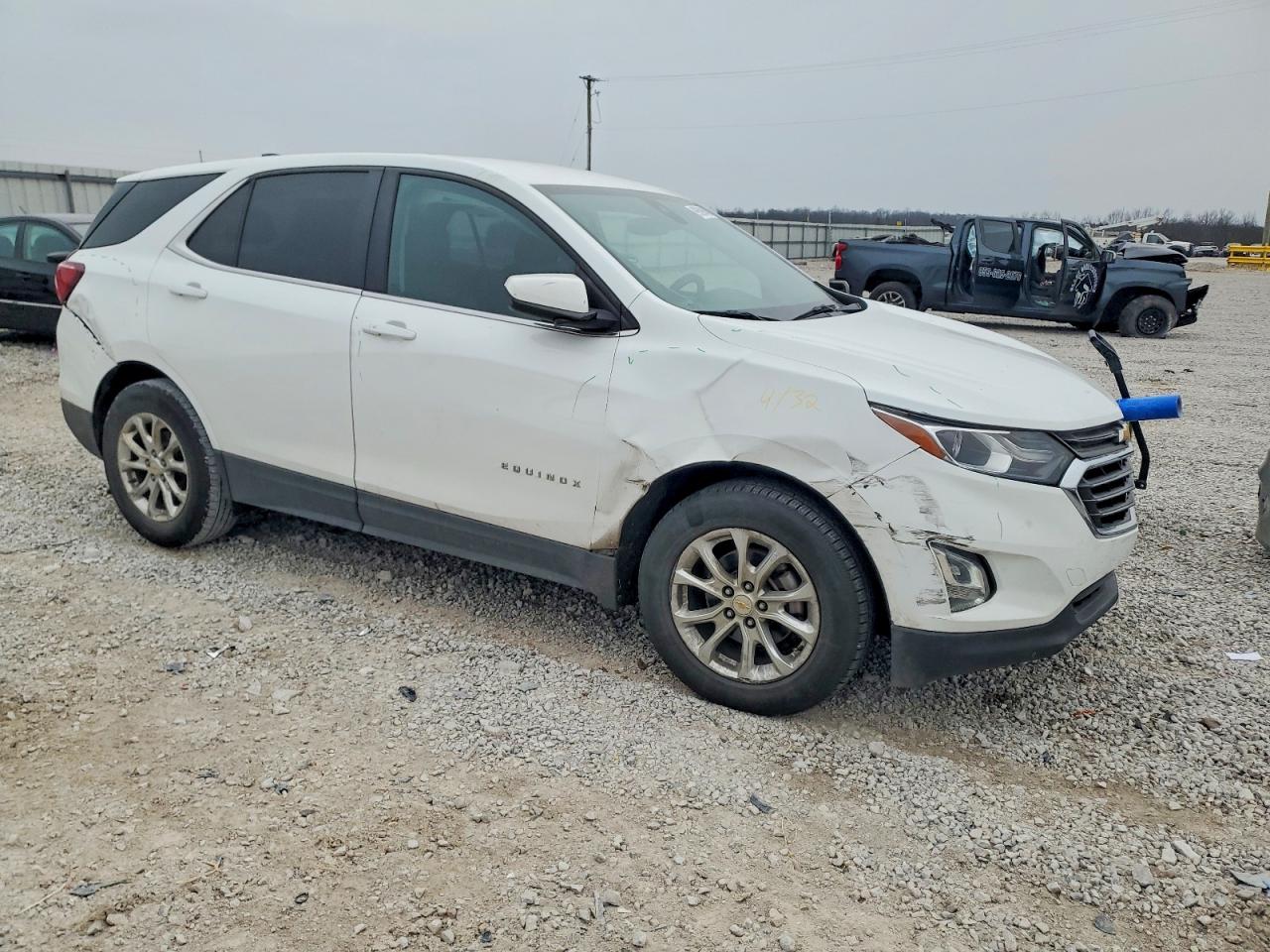 2021 CHEVROLET EQUINOX LT photo 4