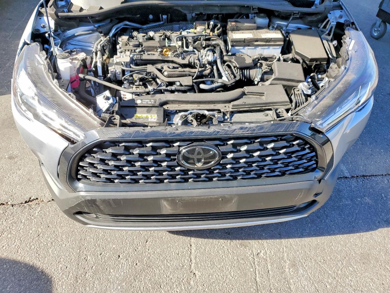 2025 TOYOTA COROLLA CROSS LE photo 11