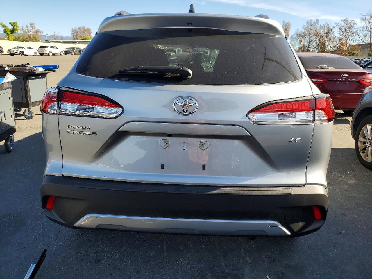 2025 TOYOTA COROLLA CROSS LE photo 6
