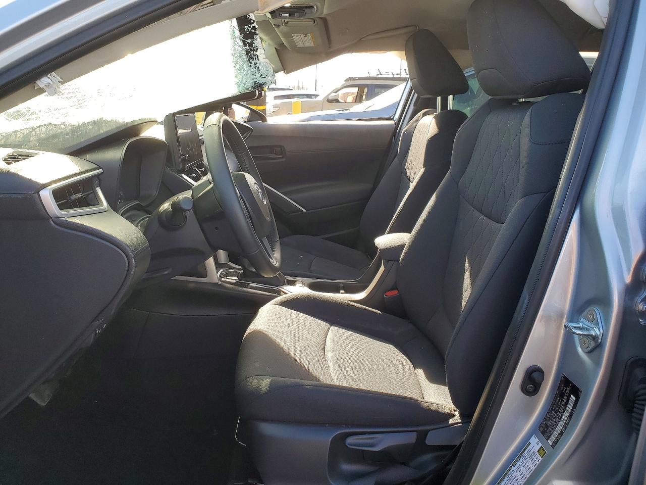 2025 TOYOTA COROLLA CROSS LE photo 7