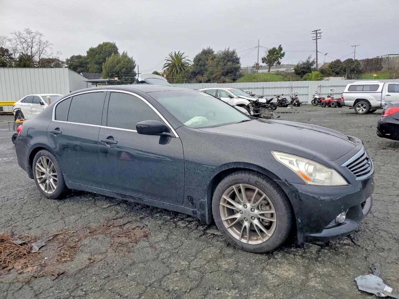 2013 INFINITI G37 BASE photo 4