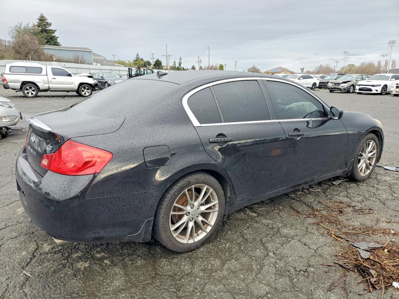 2013 INFINITI G37 BASE photo 3