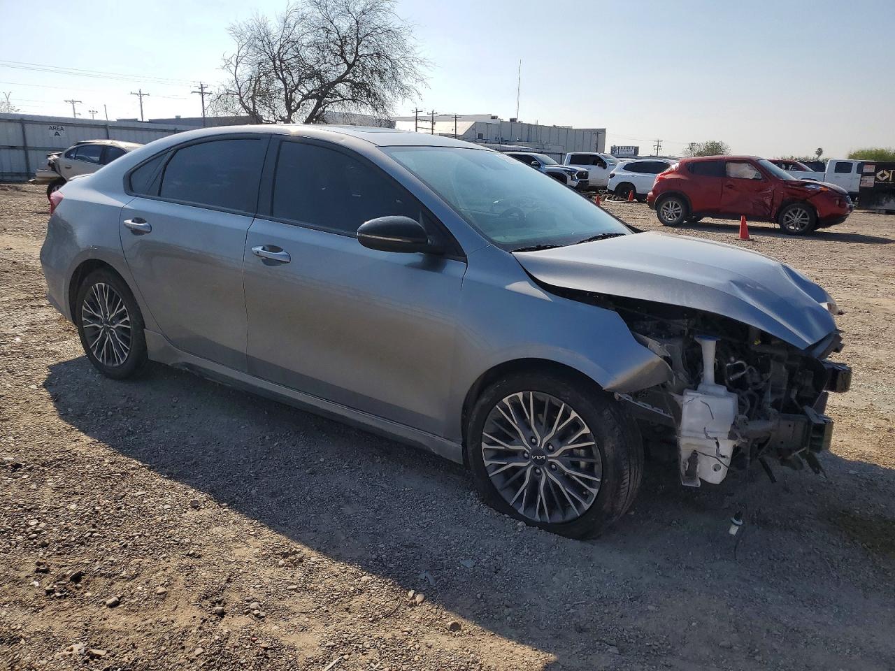 2024 KIA FORTE GT LINE photo 4