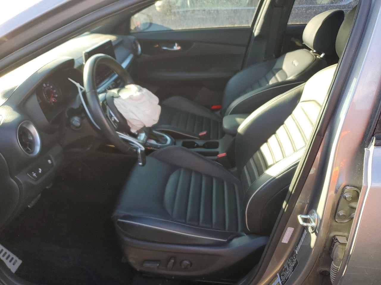 2024 KIA FORTE GT LINE photo 7