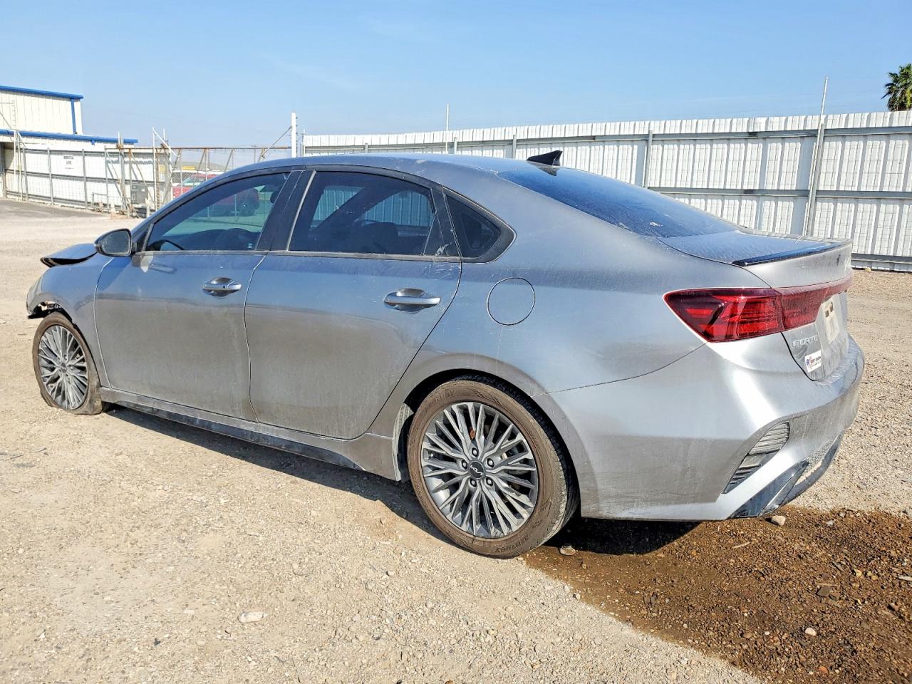 2024 KIA FORTE GT LINE photo 2