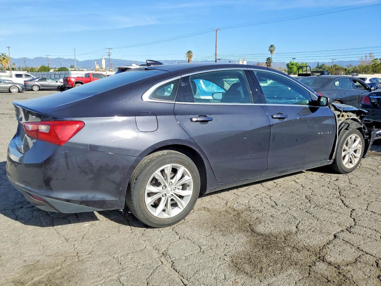 2023 CHEVROLET MALIBU LT photo 3