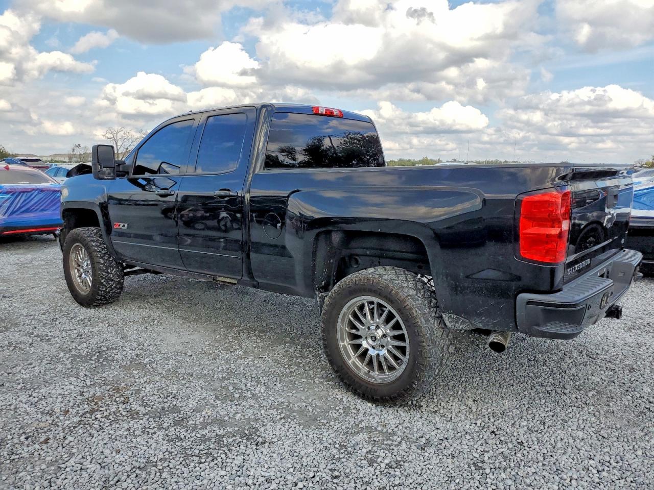2015 CHEVROLET SILVERADO K1500 LT photo 2