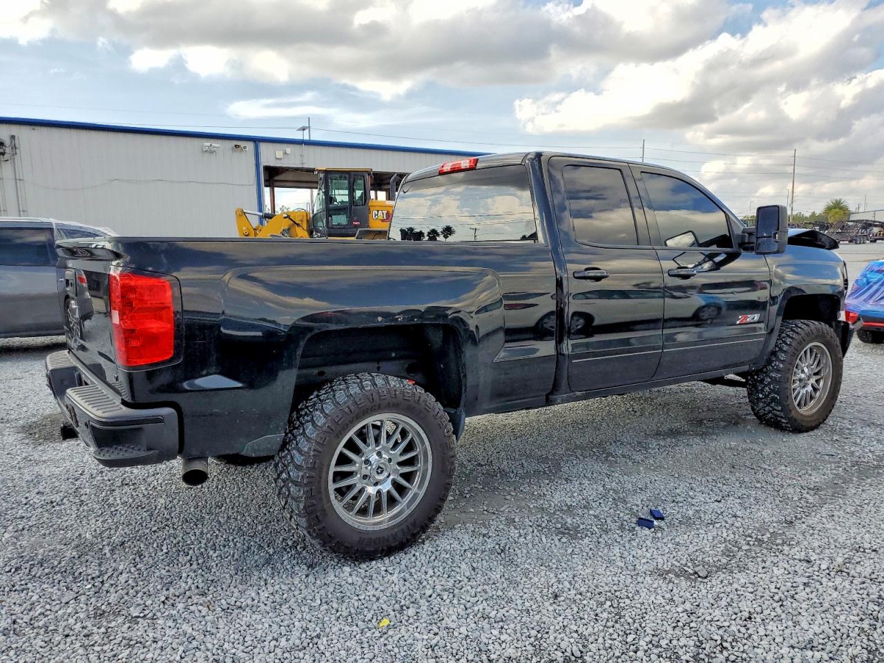 2015 CHEVROLET SILVERADO K1500 LT photo 3
