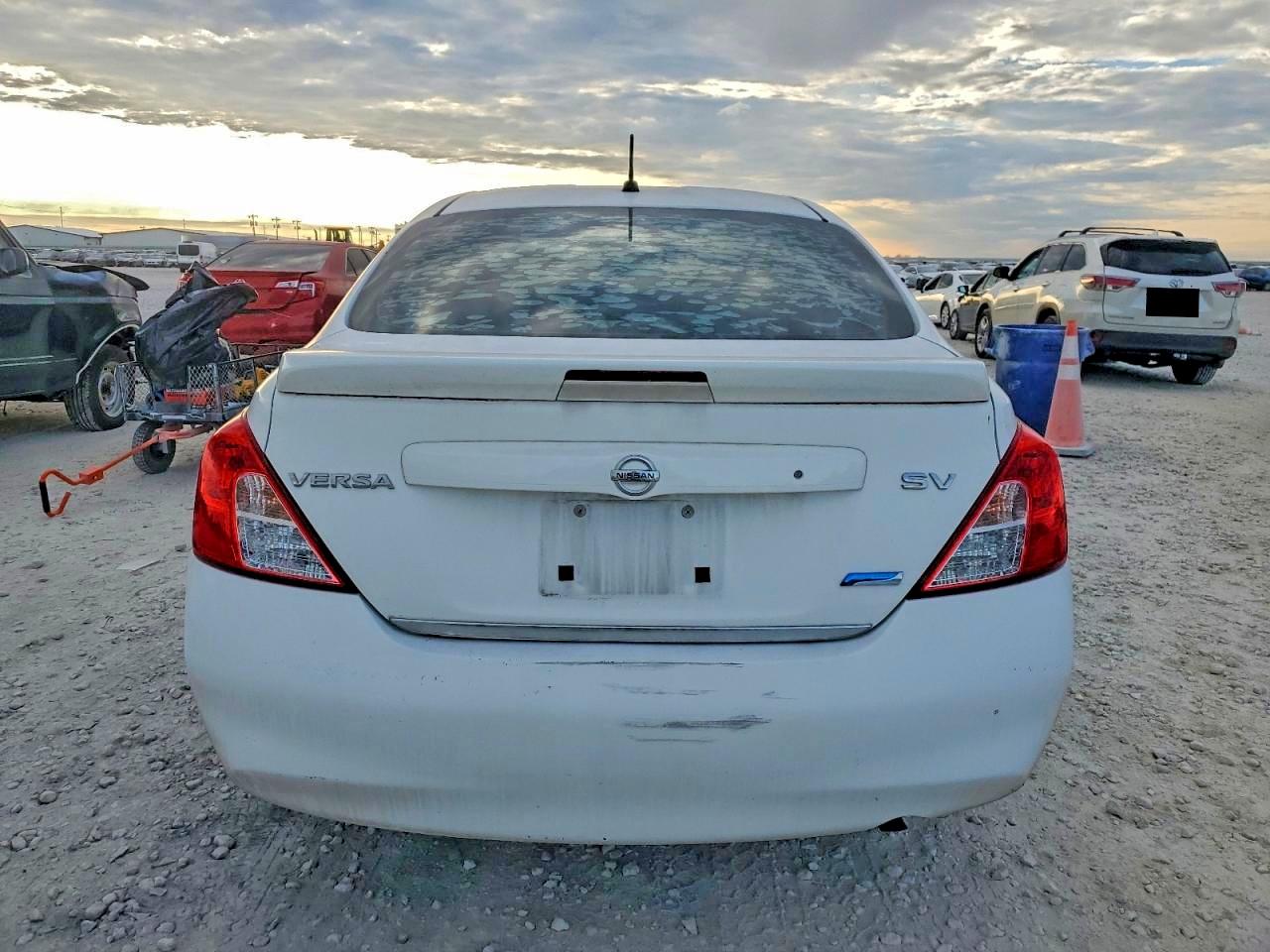 2014 NISSAN VERSA S photo 6