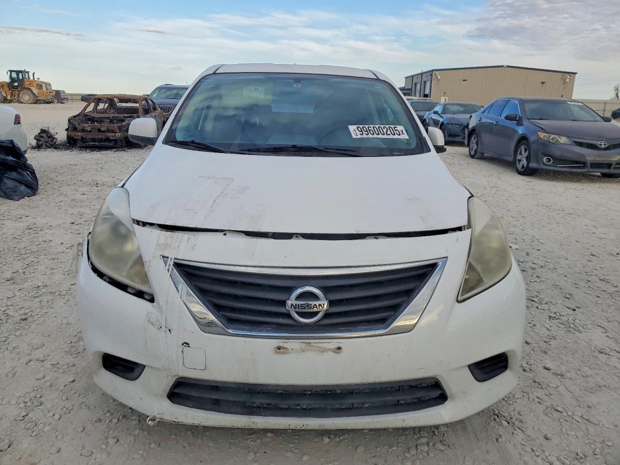 2014 NISSAN VERSA S photo 5