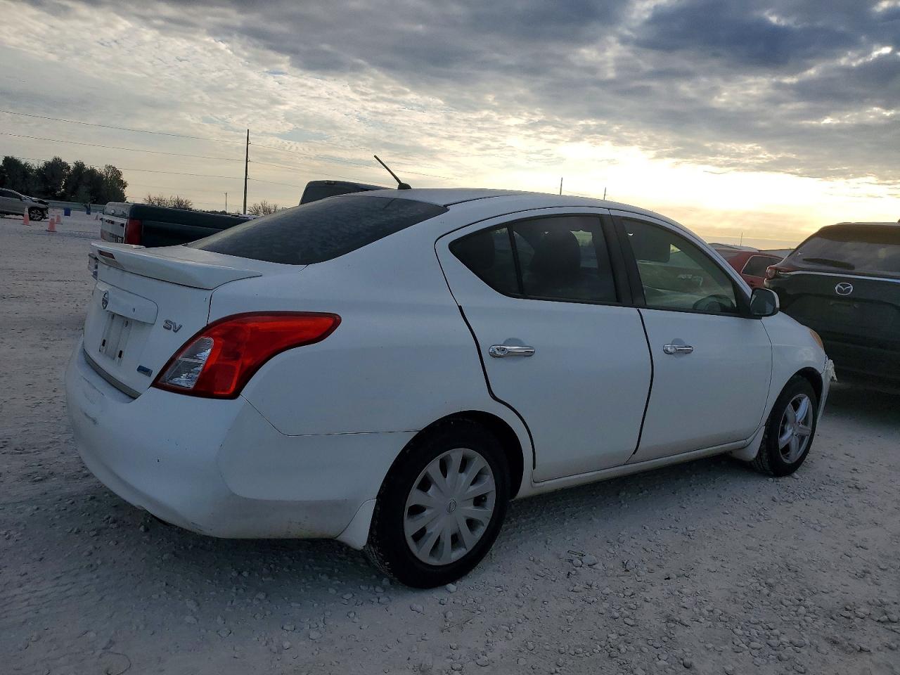 2014 NISSAN VERSA S photo 3