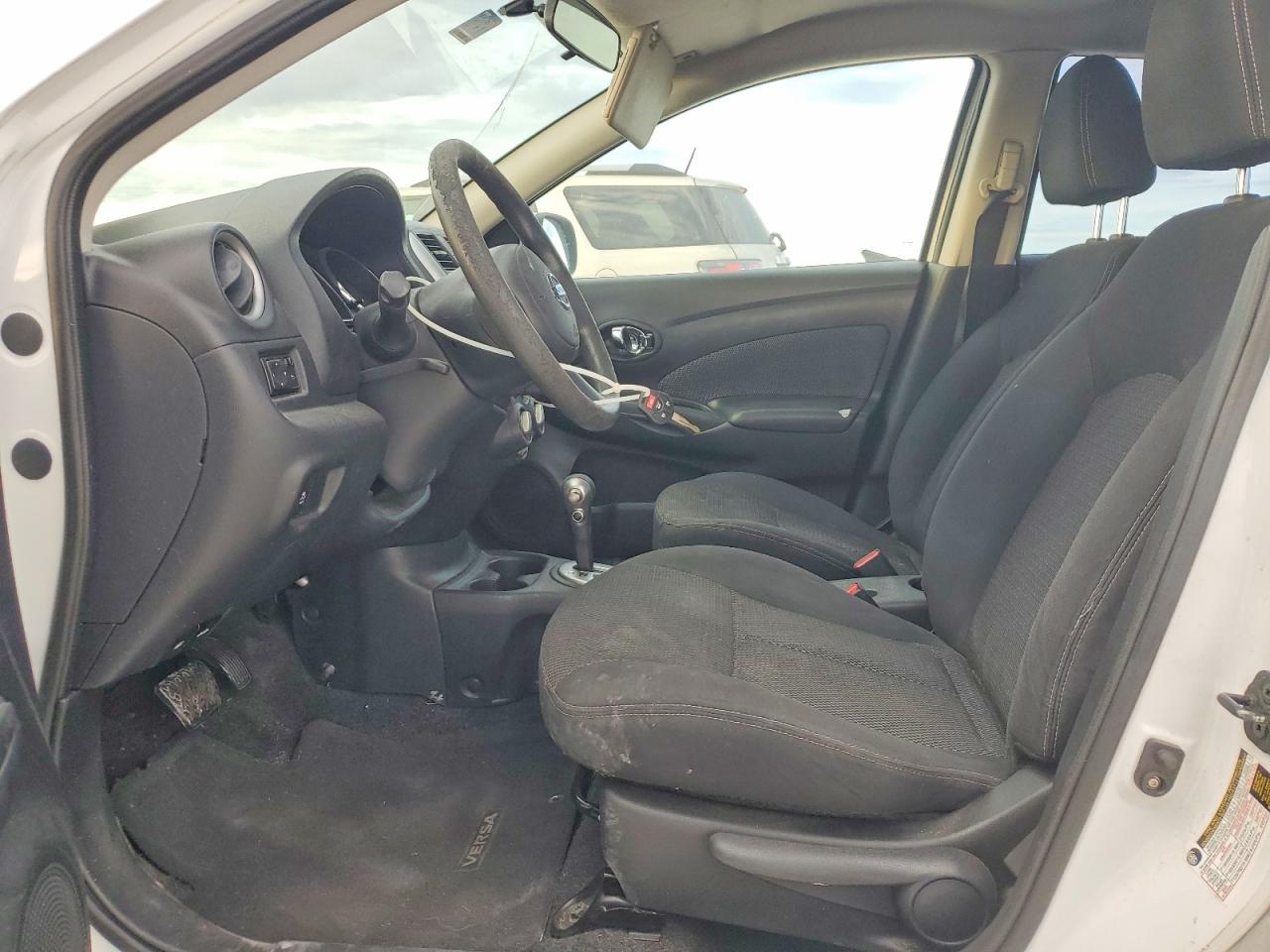 2014 NISSAN VERSA S photo 7