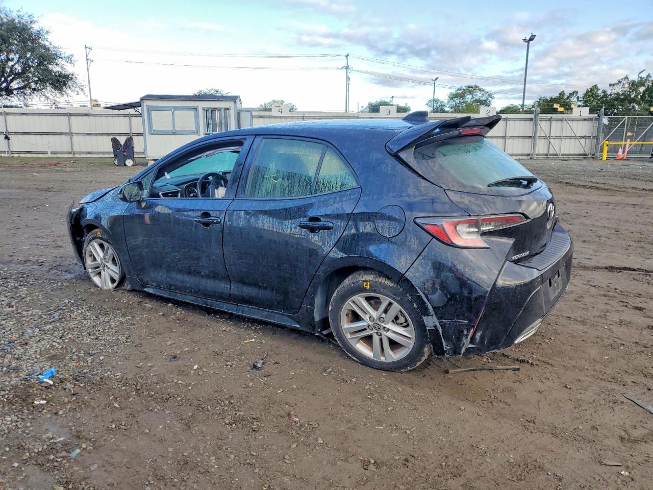 2019 TOYOTA COROLLA SE photo 2