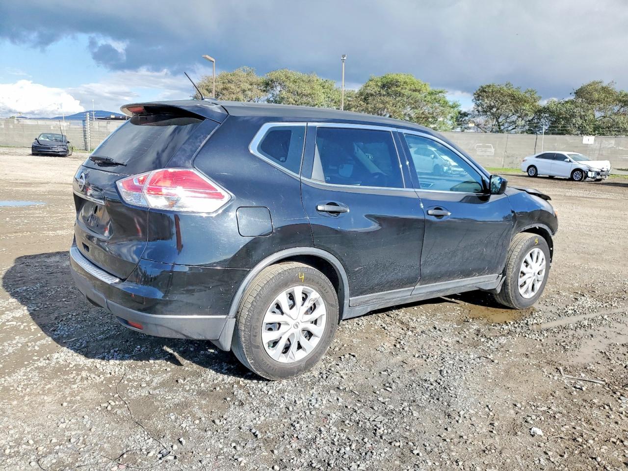 2016 NISSAN ROGUE S photo 3