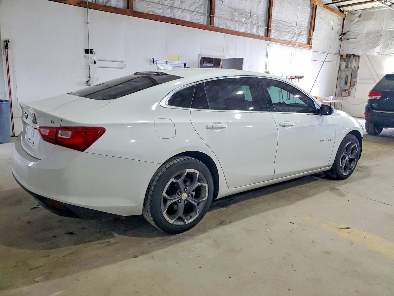 2023 CHEVROLET MALIBU LT photo 3
