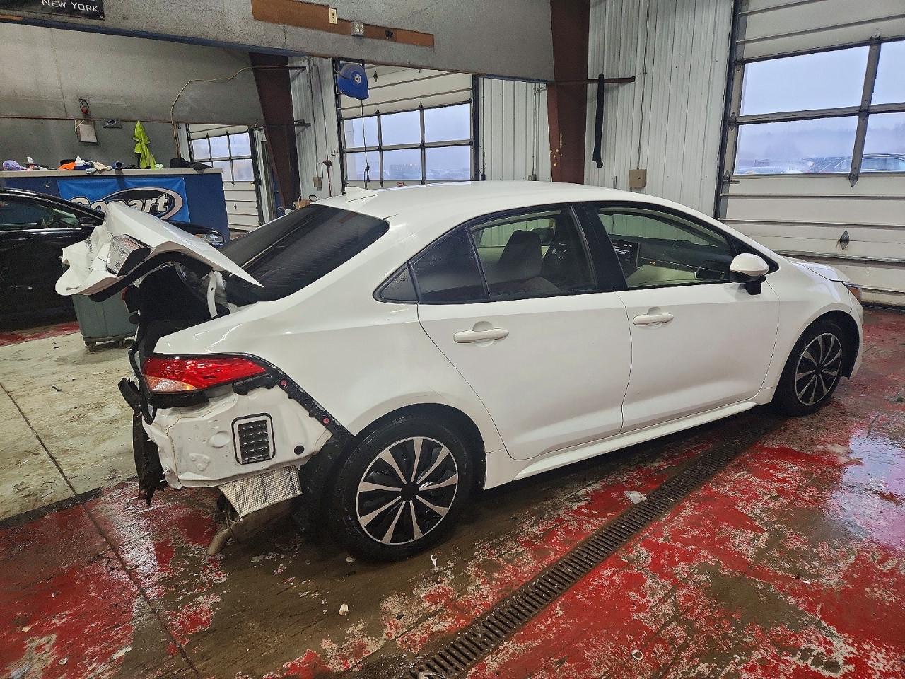2020 TOYOTA COROLLA LE photo 3