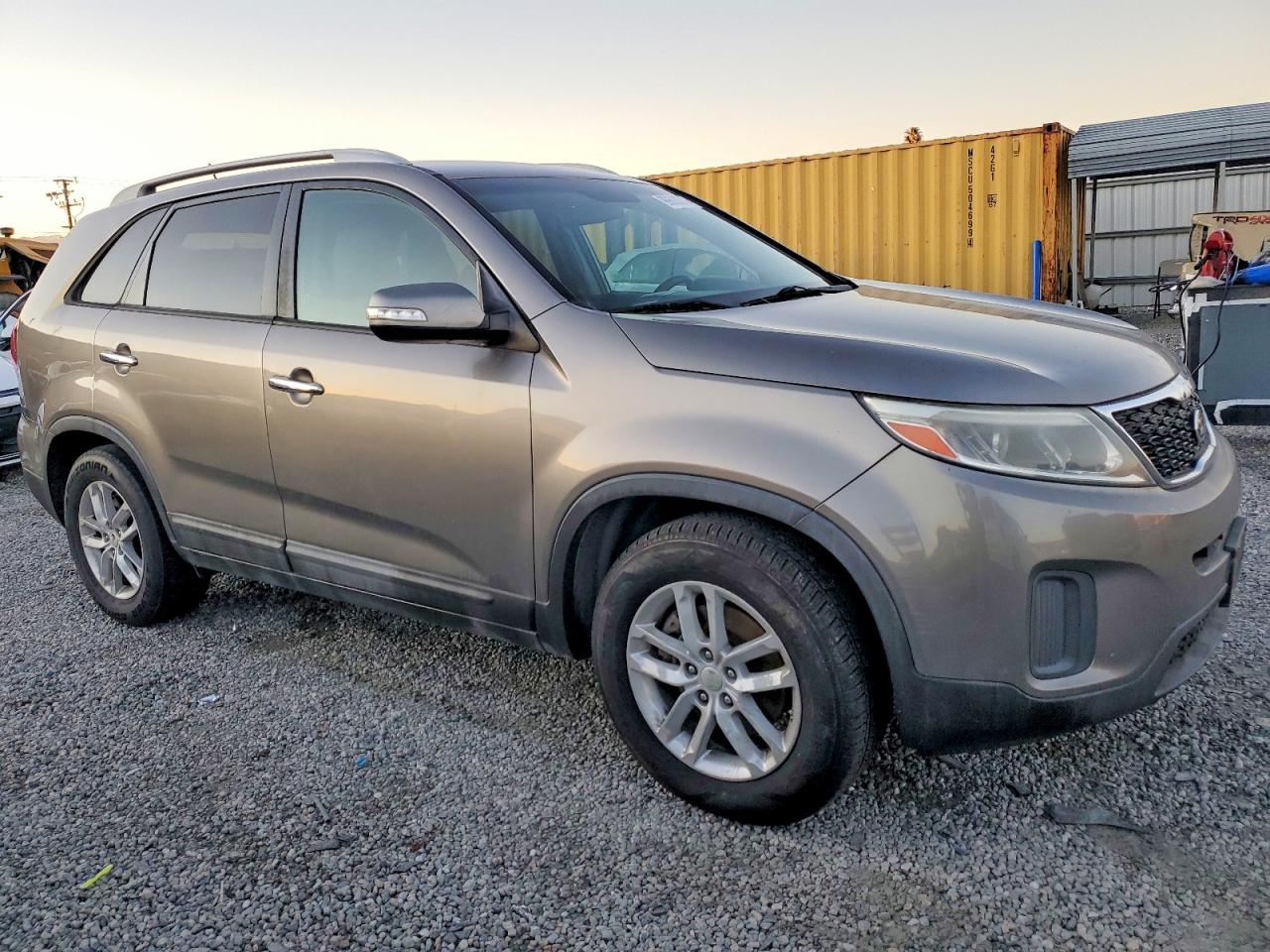 2015 KIA SORENTO LX photo 4