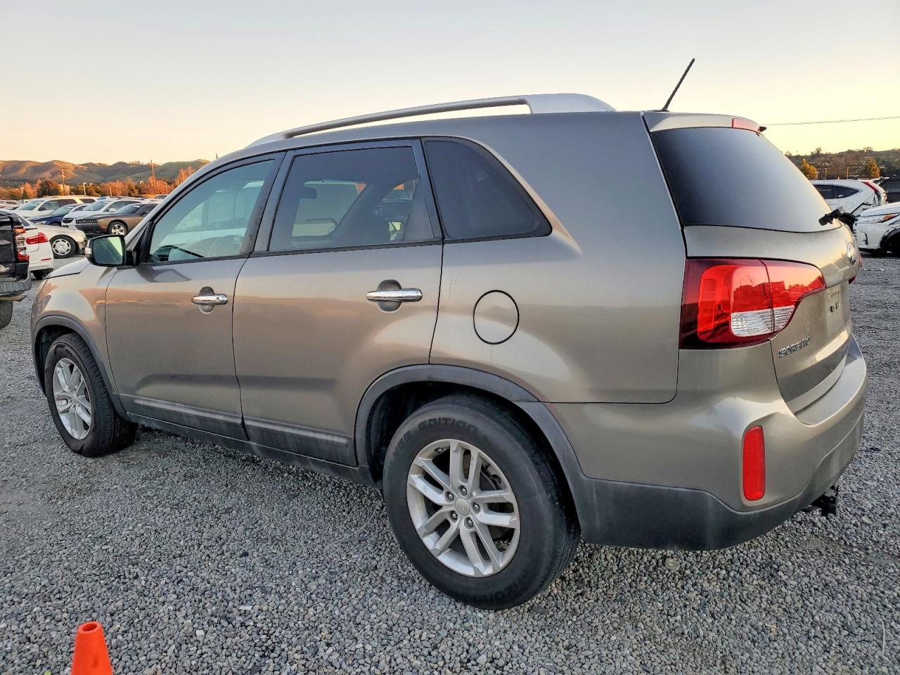 2015 KIA SORENTO LX photo 2