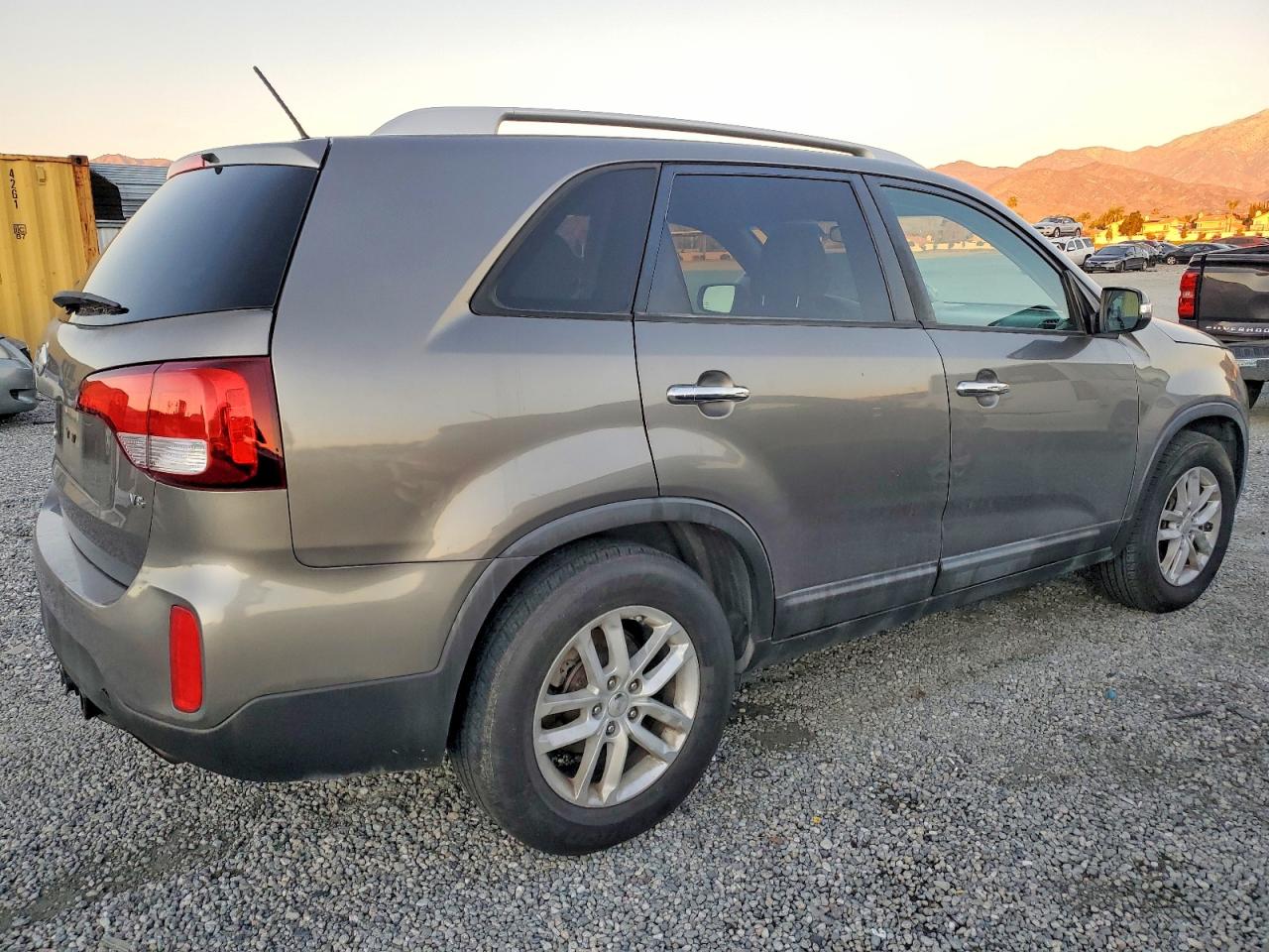 2015 KIA SORENTO LX photo 3
