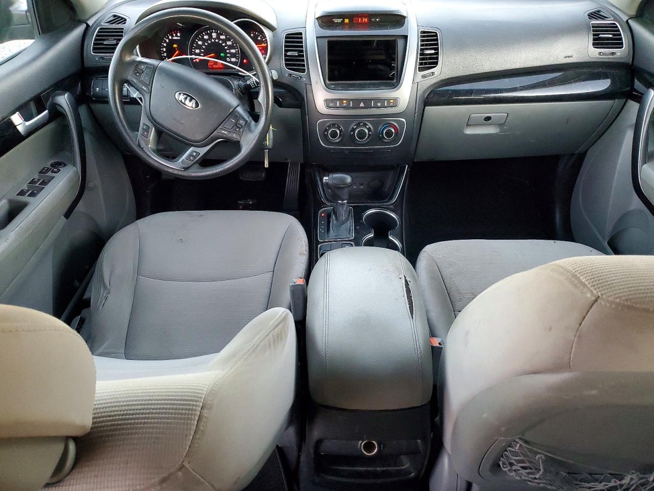 2015 KIA SORENTO LX photo 8