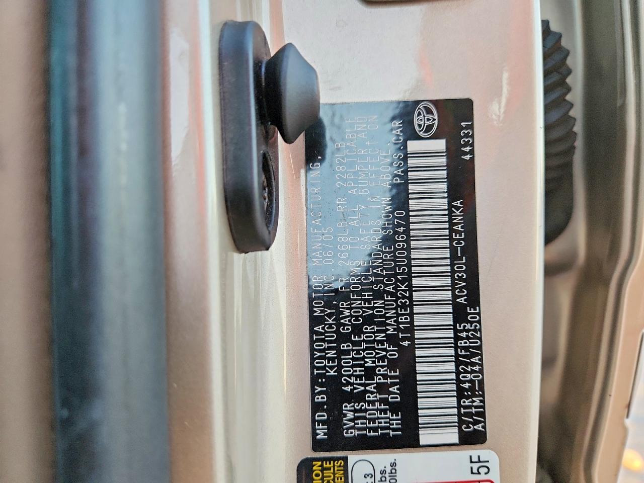 2005 TOYOTA CAMRY photo 13