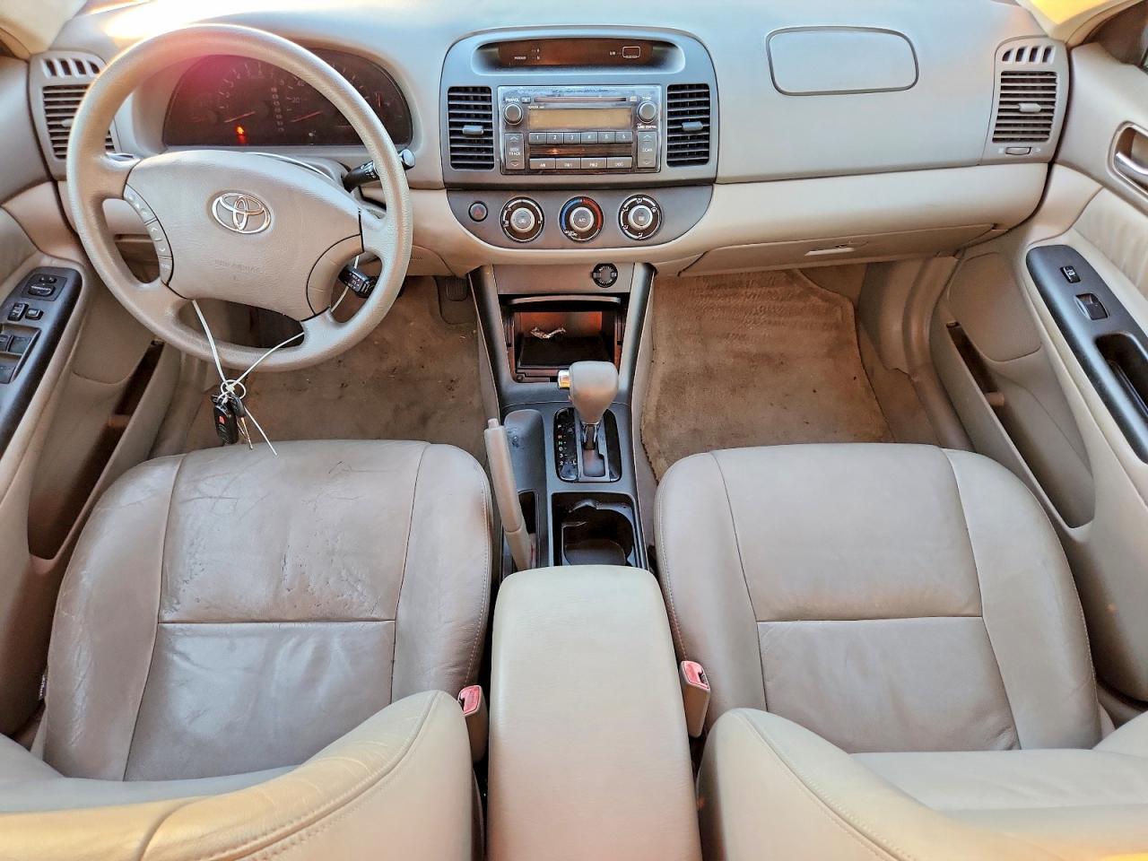 2005 TOYOTA CAMRY photo 8