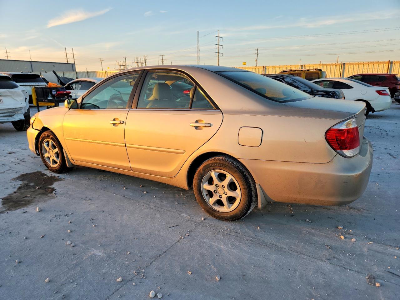 2005 TOYOTA CAMRY photo 2