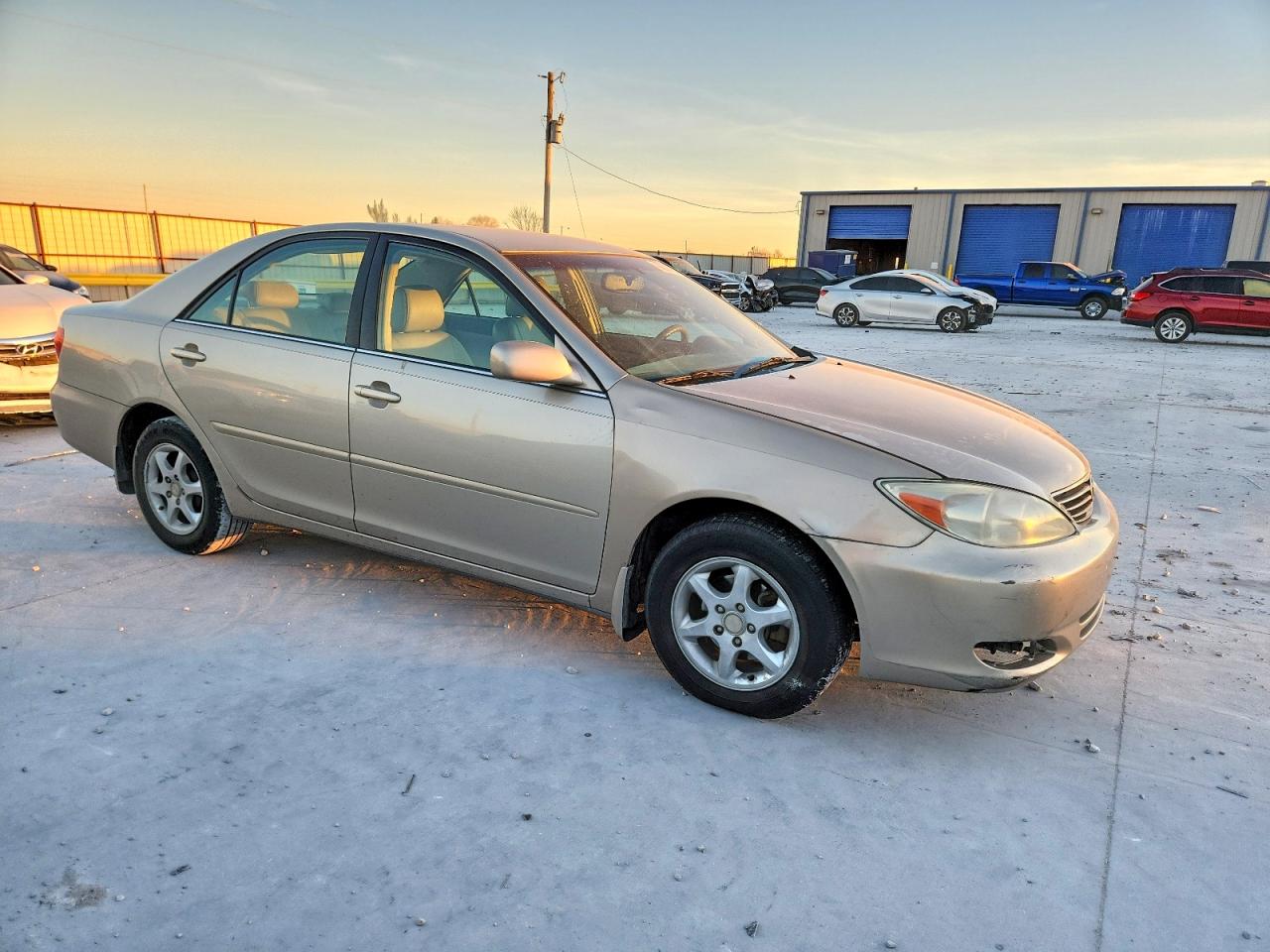 2005 TOYOTA CAMRY photo 4