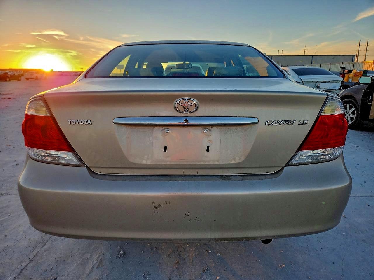 2005 TOYOTA CAMRY photo 6