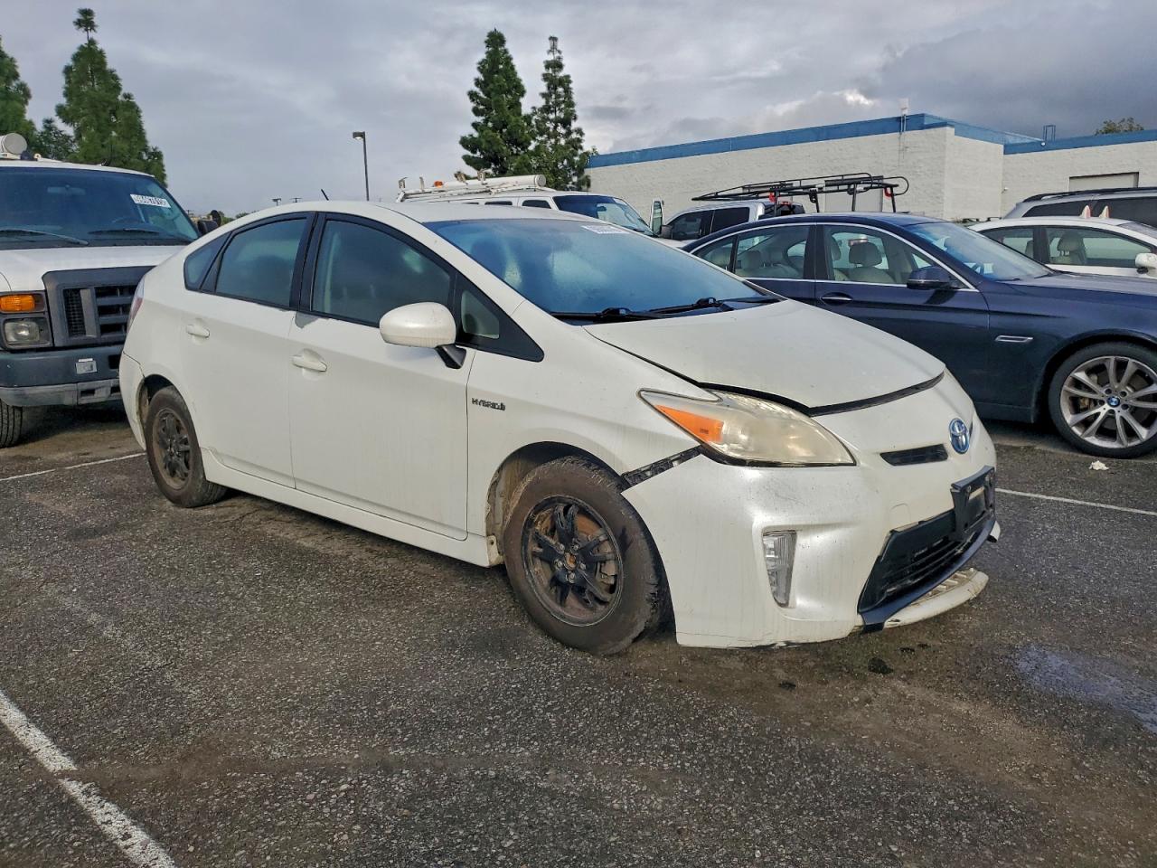 2013 TOYOTA PRIUS photo 4