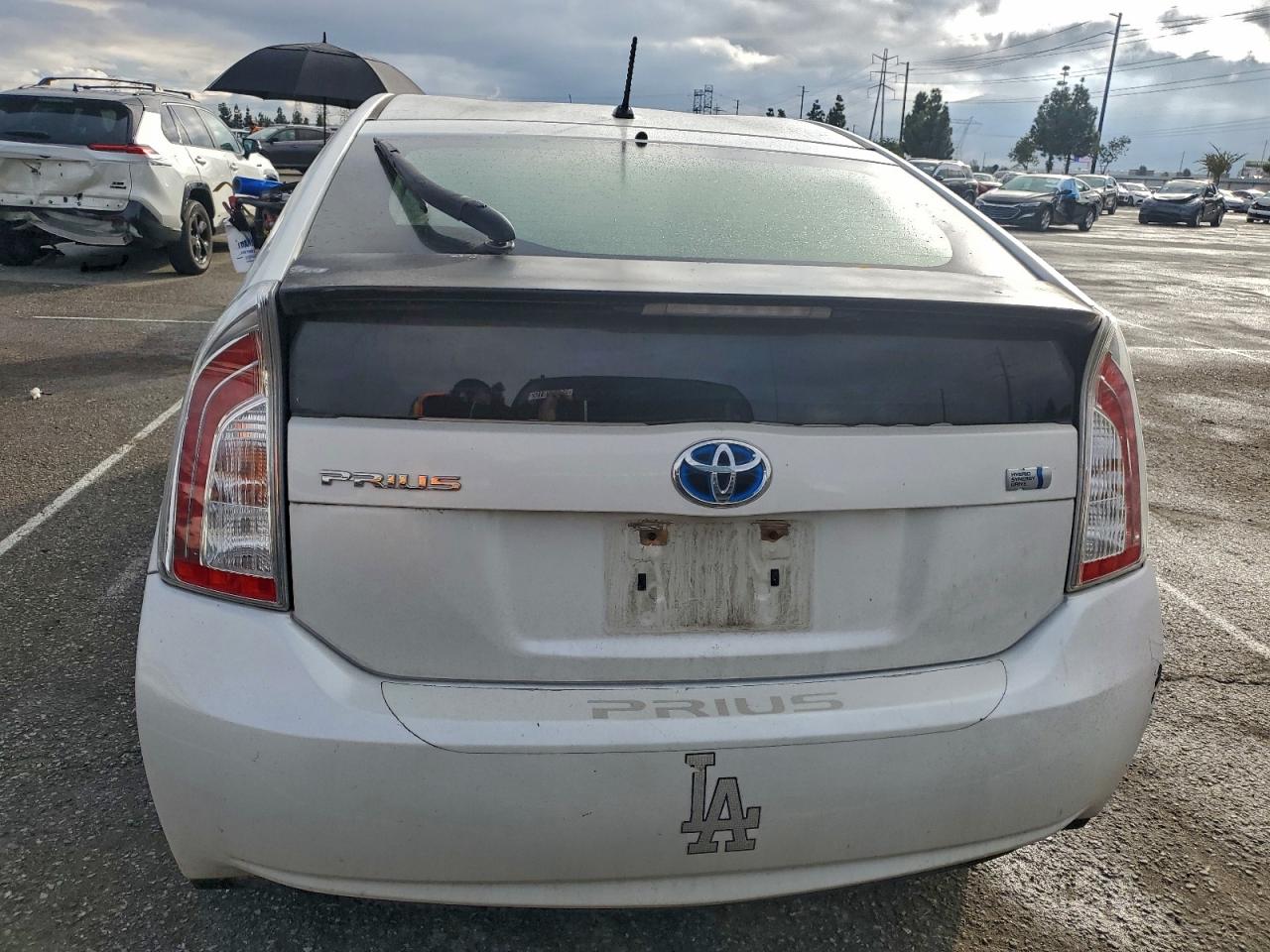 2013 TOYOTA PRIUS photo 6