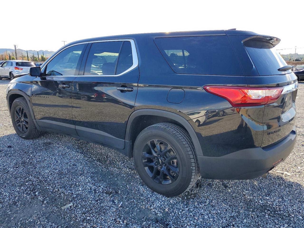 2020 CHEVROLET TRAVERSE LS photo 2