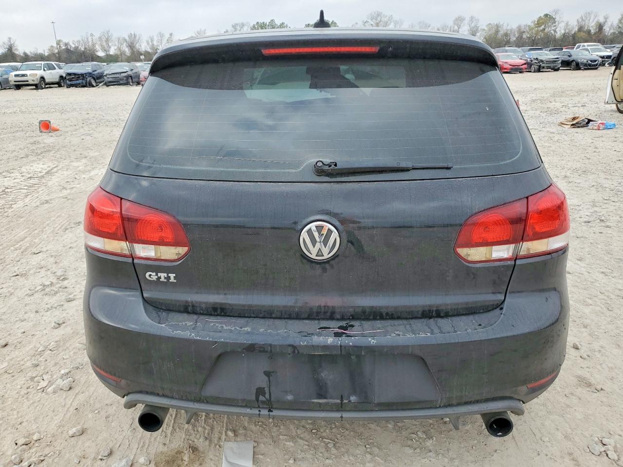 2011 VOLKSWAGEN GTI photo 6