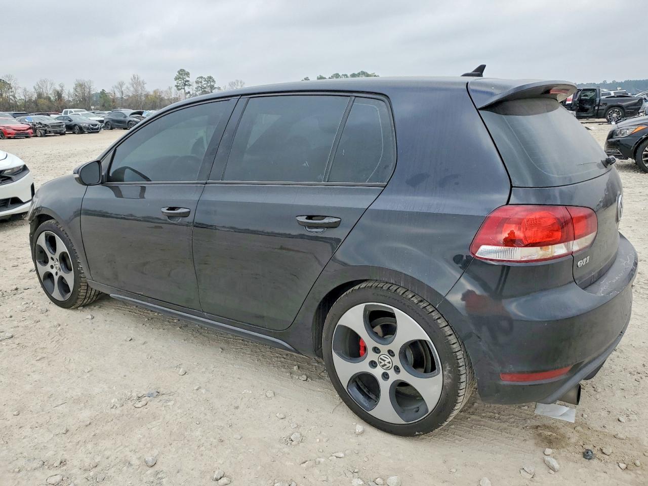 2011 VOLKSWAGEN GTI photo 2