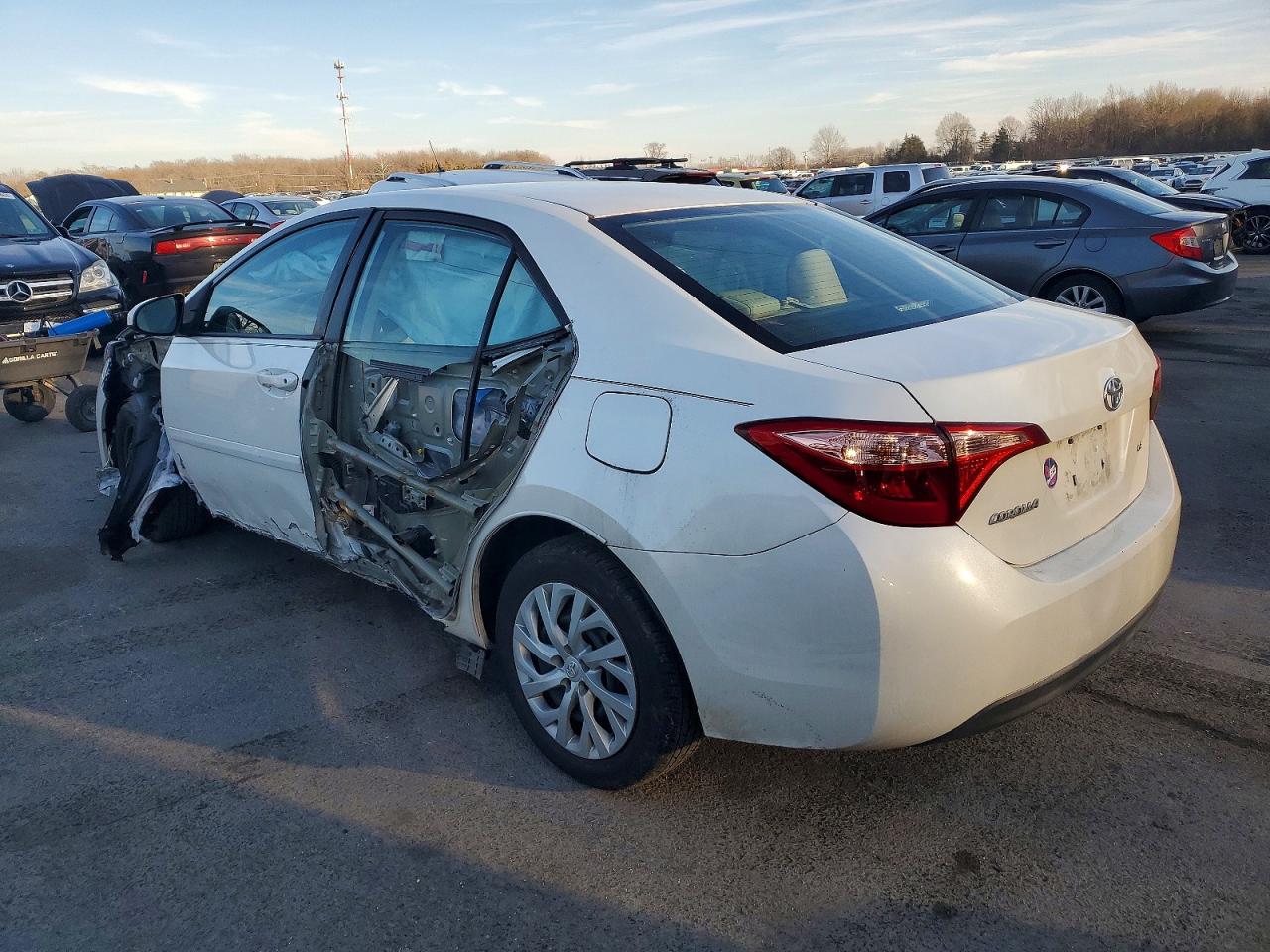 2017 TOYOTA COROLLA L photo 2