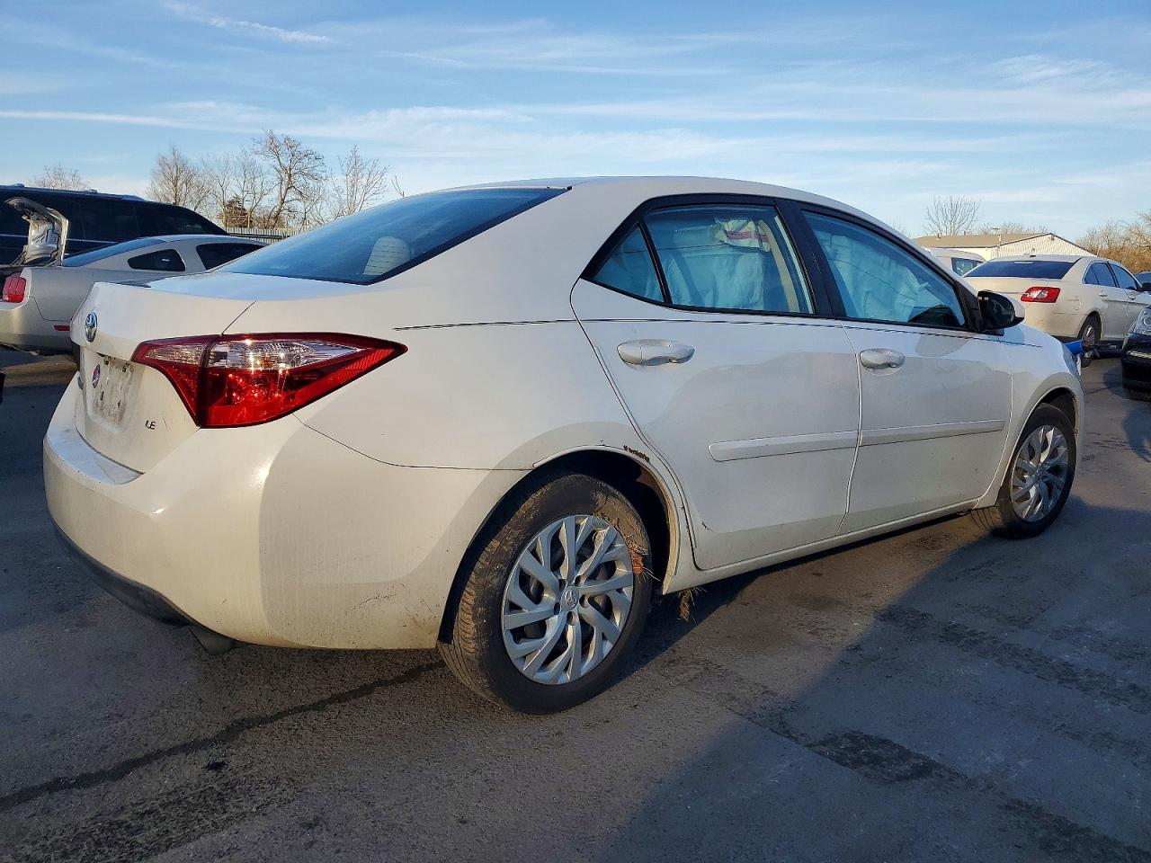 2017 TOYOTA COROLLA L photo 3