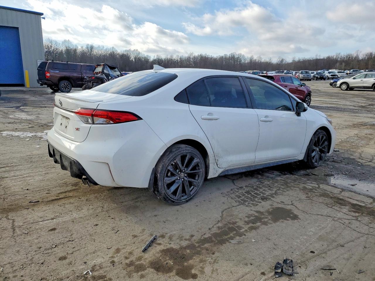 2023 TOYOTA COROLLA SE photo 3