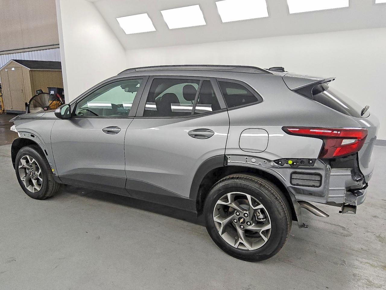 2025 CHEVROLET TRAX 1LT photo 2