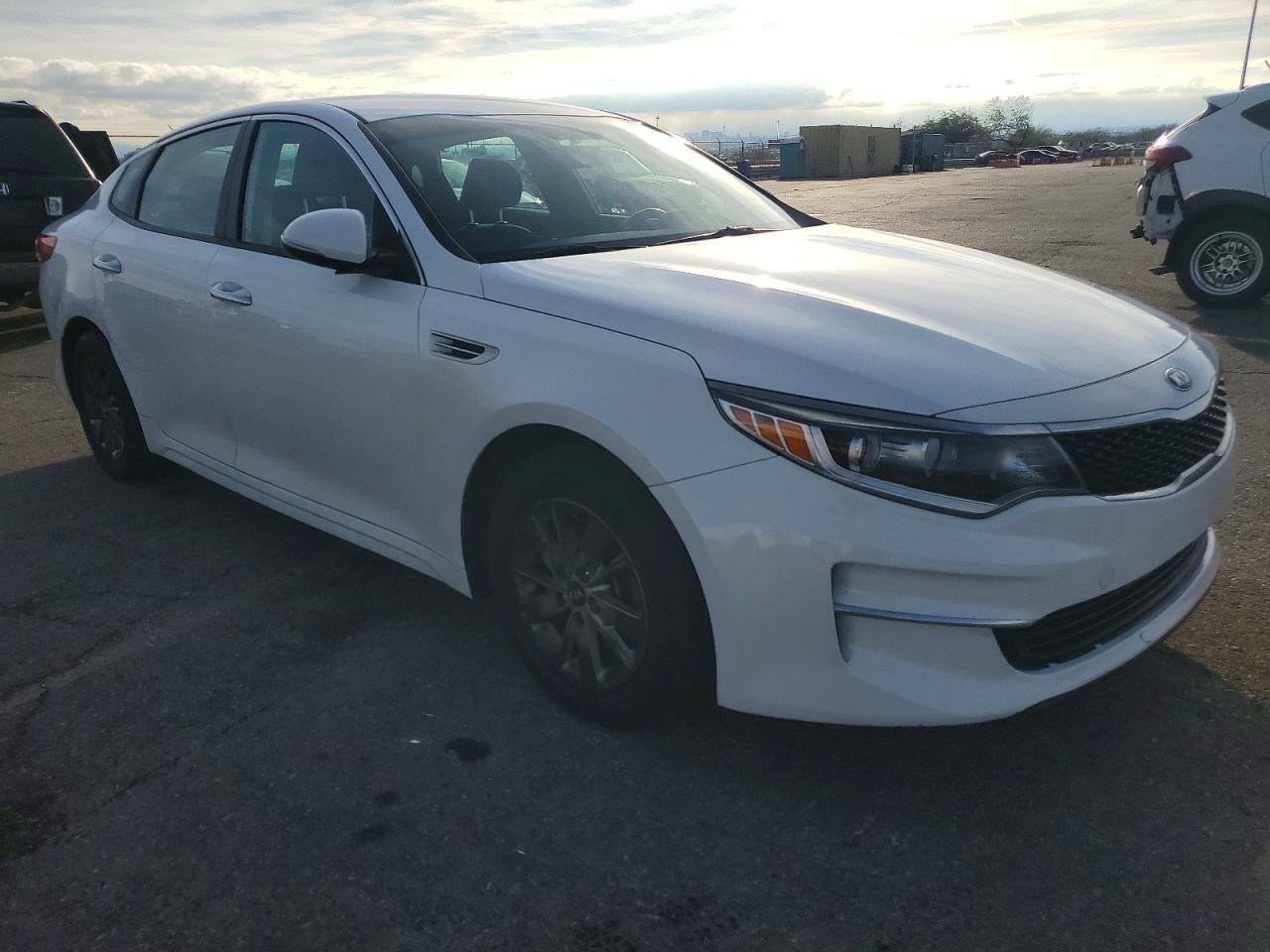2016 KIA OPTIMA LX photo 4